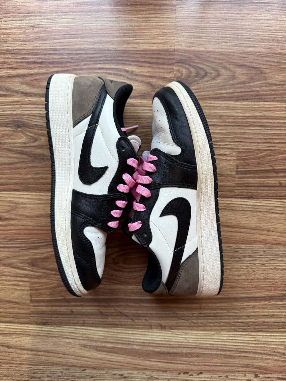 Nike Air Jordan 1 Low SE 'Mocha' Sneakers
